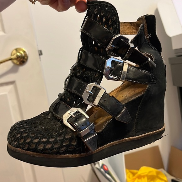 Jeffrey Cambell Shoes - Picture 1 of 5